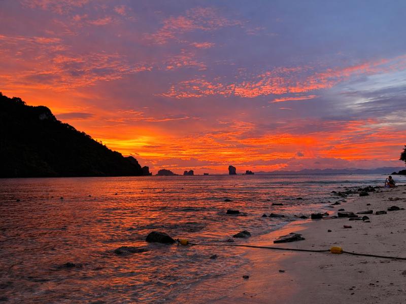 Krabi Private Tour: Hong Islands, 4 Islands, Sunset & Bioluminescent Snorkel